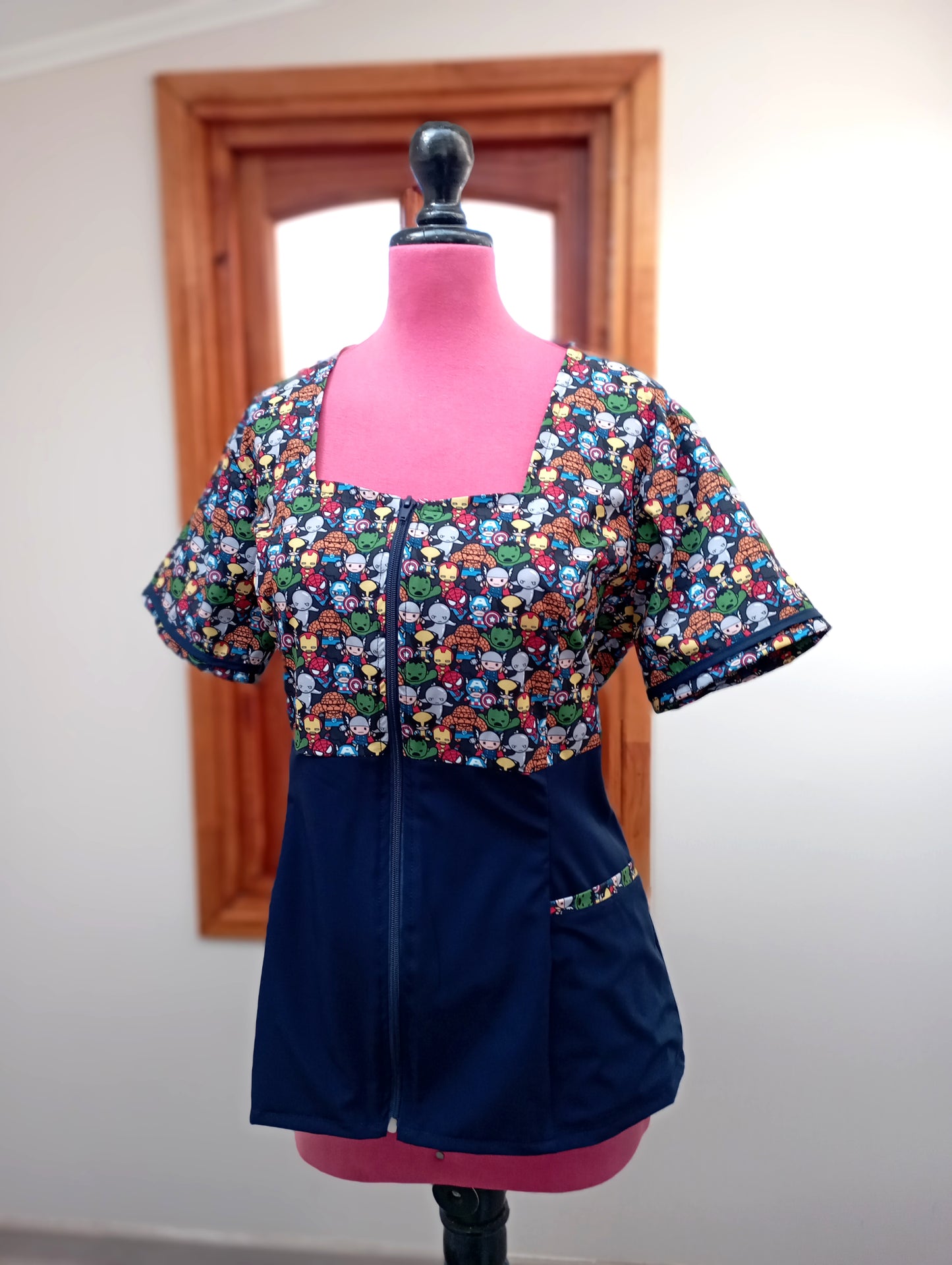 delantal estampado azul marino mujer colores con cierre