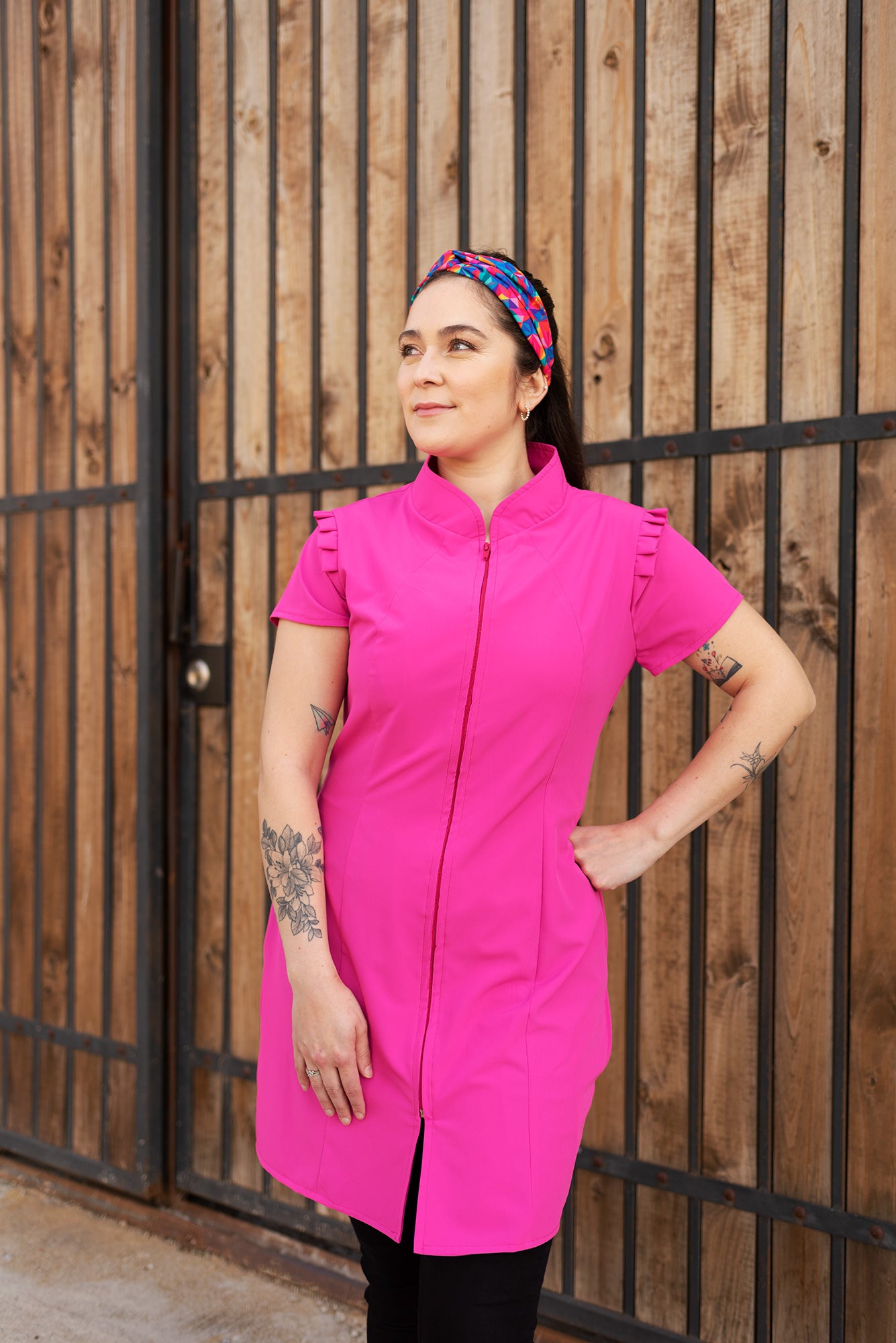 delantal uniforme para mujer profesional de salud o educadora colores