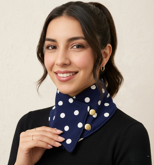 Cuellos de polar estampados: el accesorio que transforma tu uniforme en invierno ❄️🌸